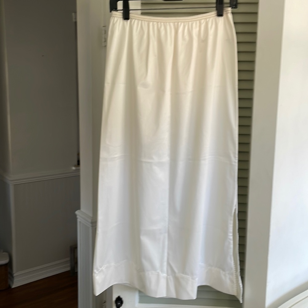 ✨ 3 for $10 Scalloped Skirt Slip